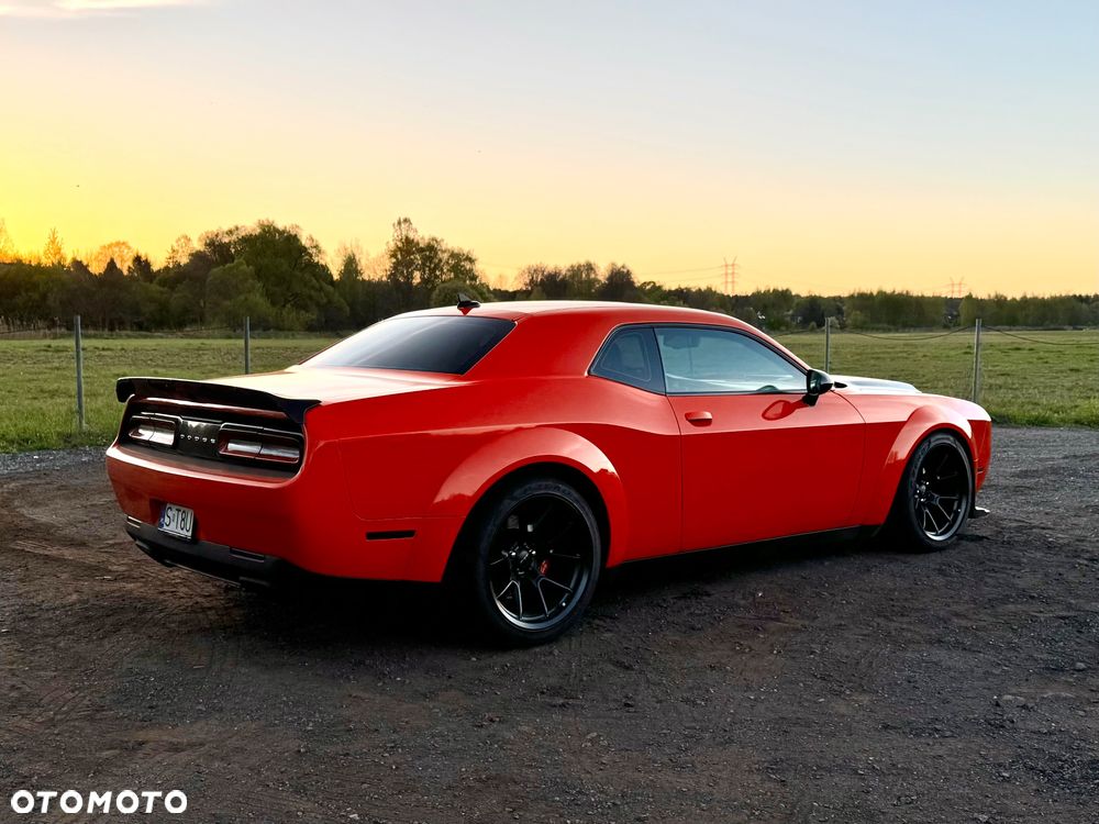 Dodge Challenger - 11