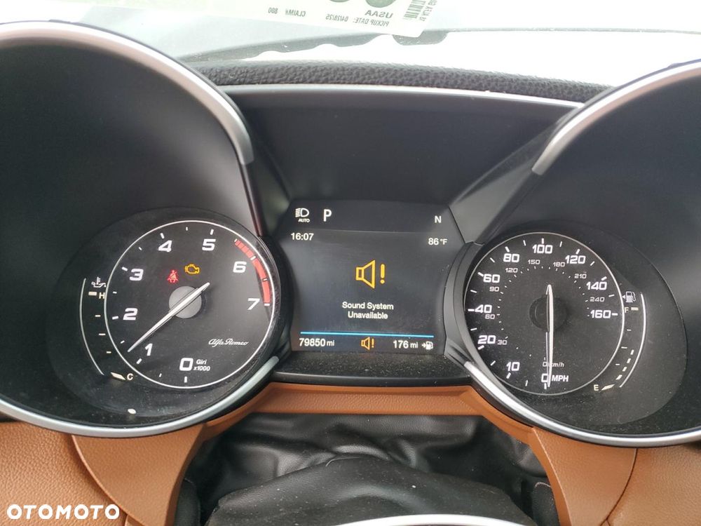 Alfa Romeo Giulia 2.0 Turbo 16V AT8-Q4 Ti - 9