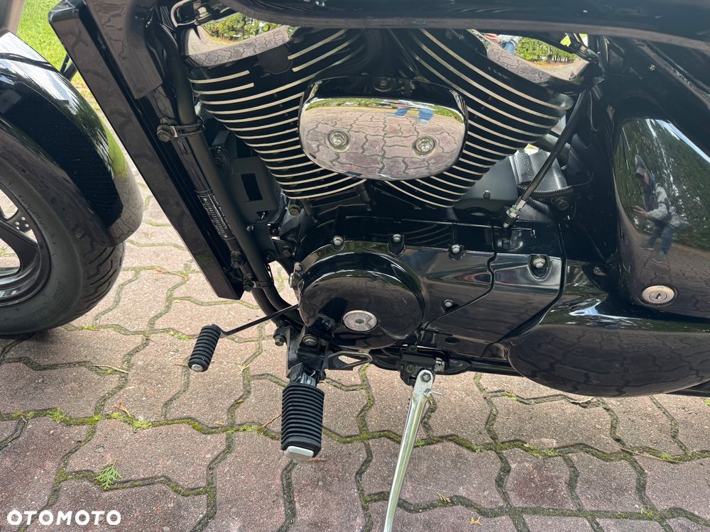 Suzuki Intruder - 14