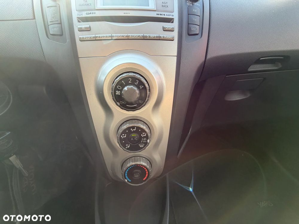 Toyota Yaris 1.3 Sol MM - 10