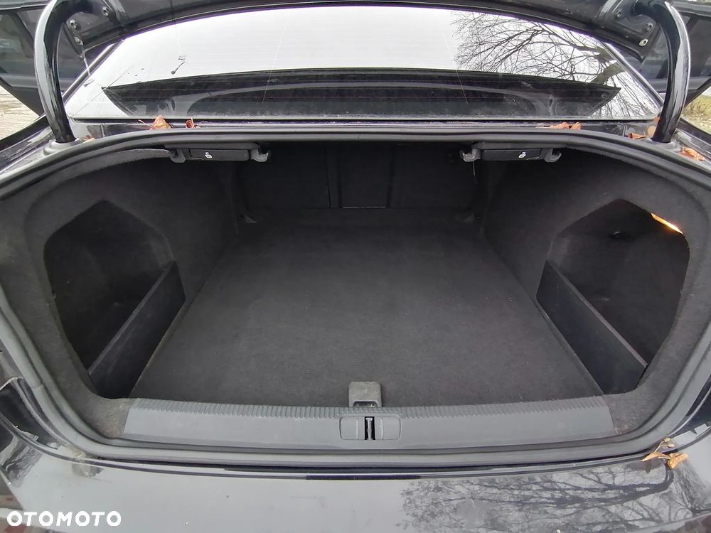 Volkswagen Passat - 34