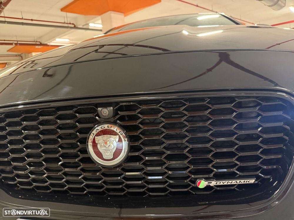 Jaguar XE 2.0 D200 R-Dynamic Black - 3