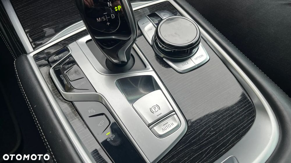 BMW Seria 7 740d xDrive - 34