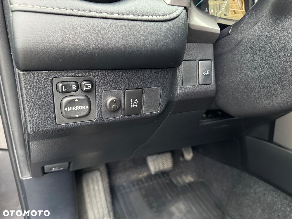 Toyota RAV4 Hybrid Premium 4x2 - 18