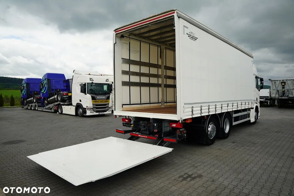 Scania R 450 / FIRANKA 7,7 m / 6x2 / DACH PODNOSZONY / OŚ PODNOSZONA / SKRĘTNA / WINDA DHOLLANDIA 3 500 KG / KLIMA POSTOJOWA / EURO 6 - 16