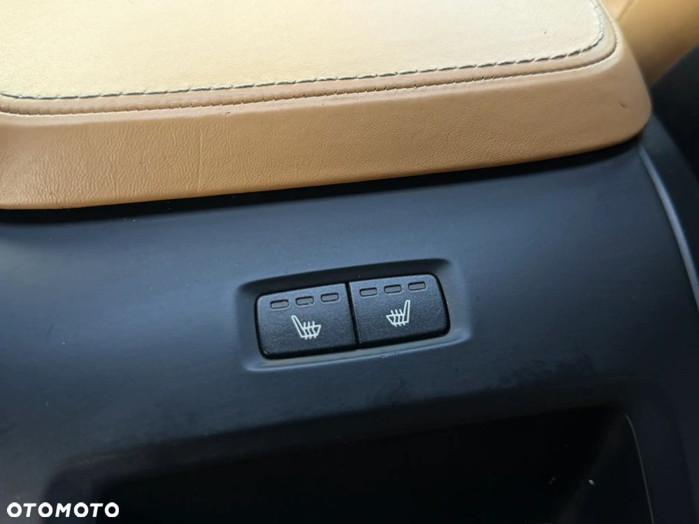 Volvo XC 90 D5 SCR AWD Inscription 7os - 32