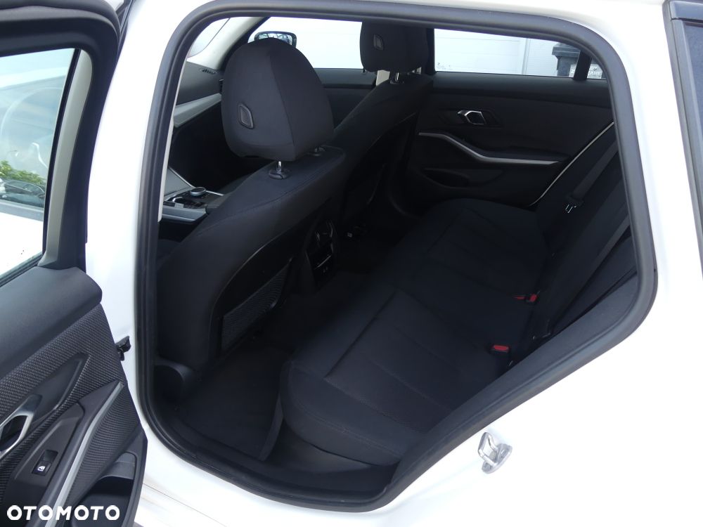 BMW Seria 3 318d mHEV - 7