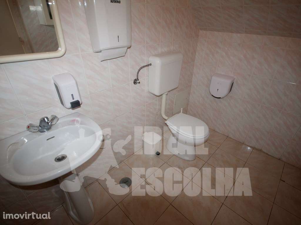 PRÉDIO NO SEIXAL 650.000

-- BAIXA DE PREÇO --

--ATENÇÃO INVES... - Grande imagem: 5/22