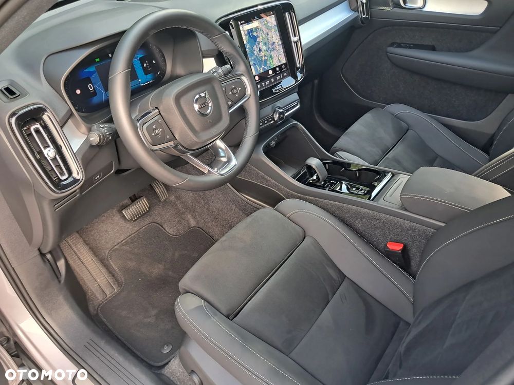 Volvo XC 40 B3 Plus Dark - 13