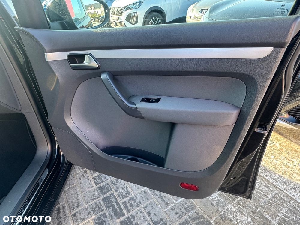 Volkswagen Touran - 23