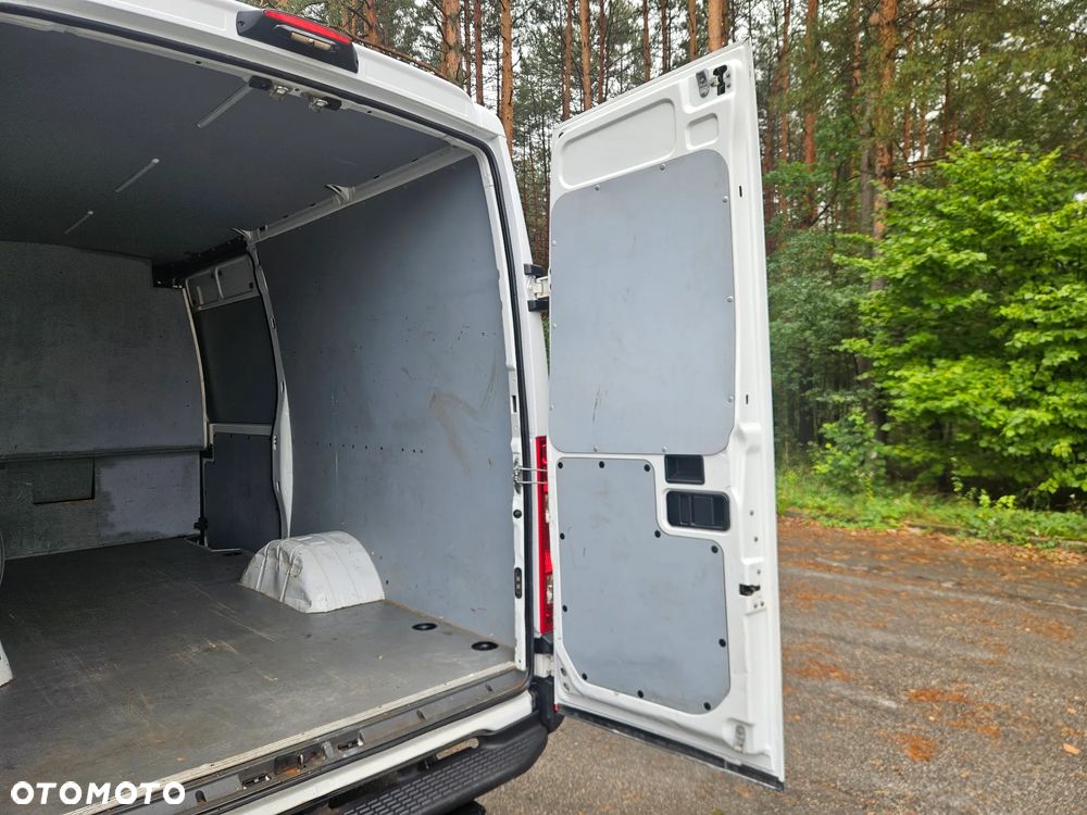 Iveco Daily BLIŹNIAKI Hak 3,5 tony - 23