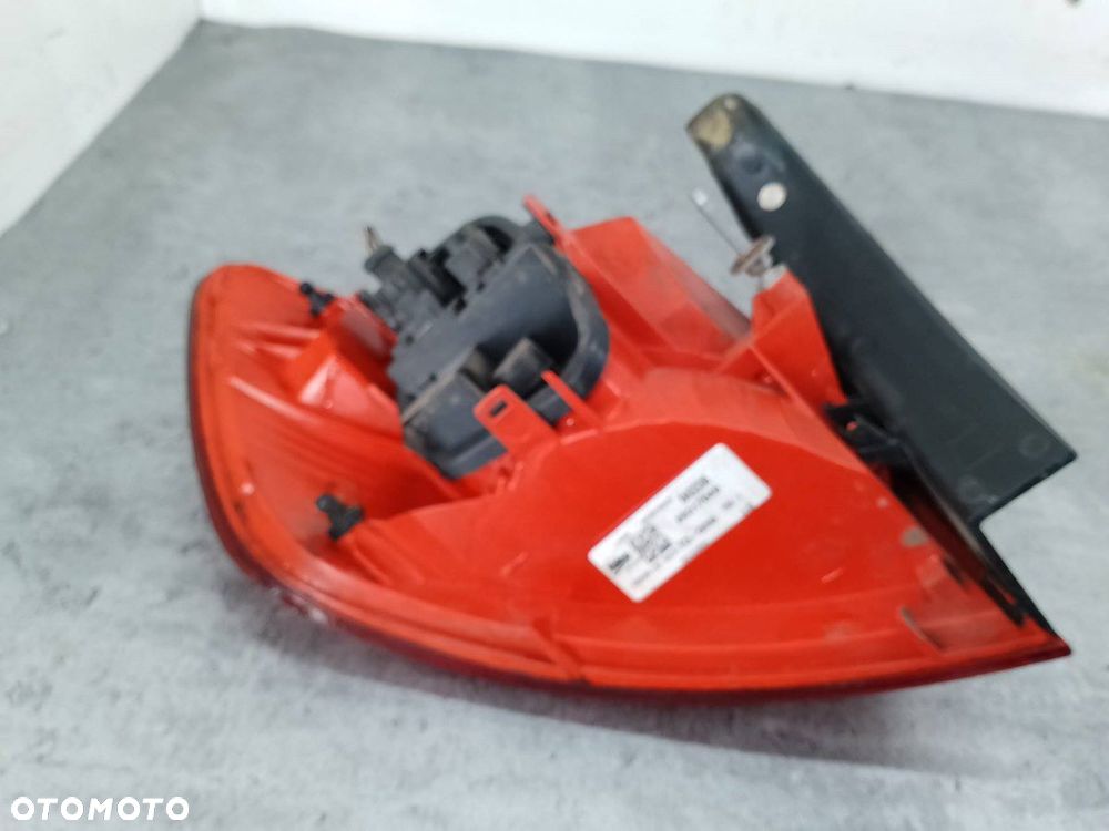 LAMPA TYLNA PRAWA AUDI A6 C6 89317049 KOMBI - 4