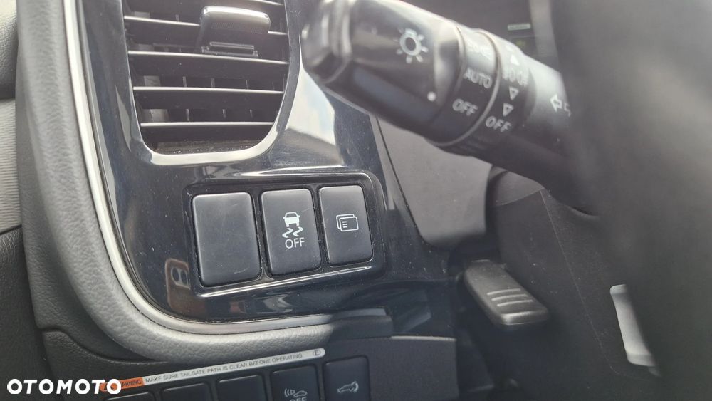 Mitsubishi Outlander 2.0 4WD Top - 16