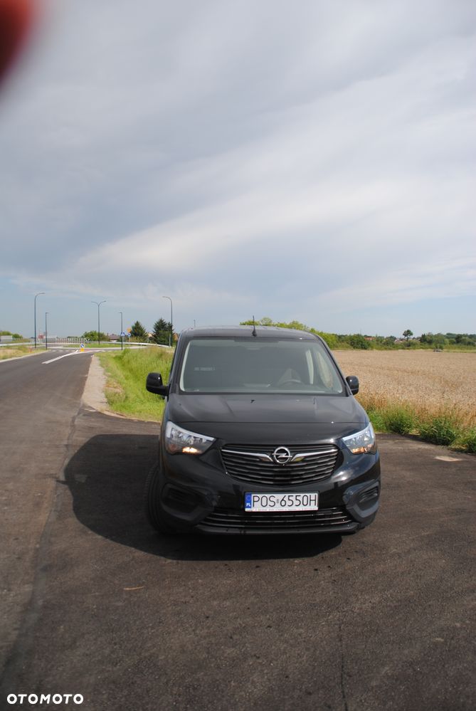 Opel Combo 1.2 Turbo Essentia S&S - 2
