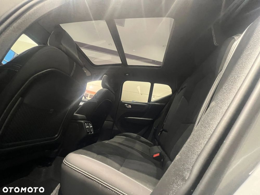Volvo XC 40 B4 AWD Ultimate Dark - 23