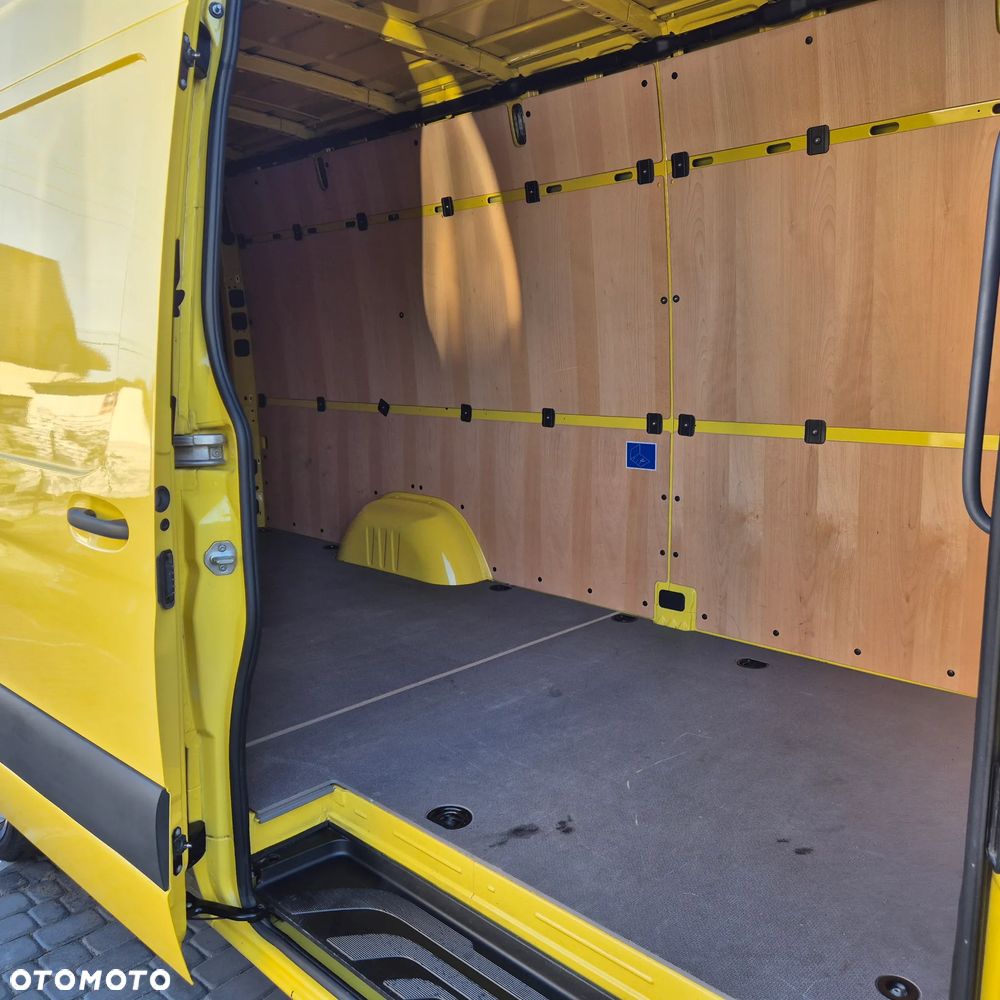 Mercedes-Benz Sprinter - 9
