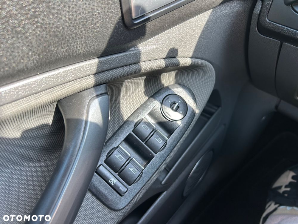 Ford Kuga 2.0 TDCi 2x4 Titanium - 14