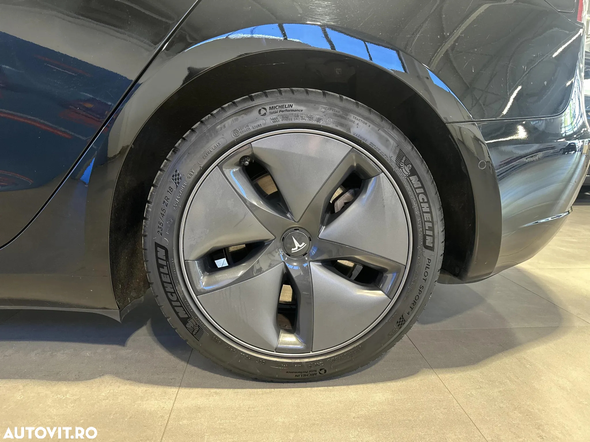 Tesla Model 3 - 12