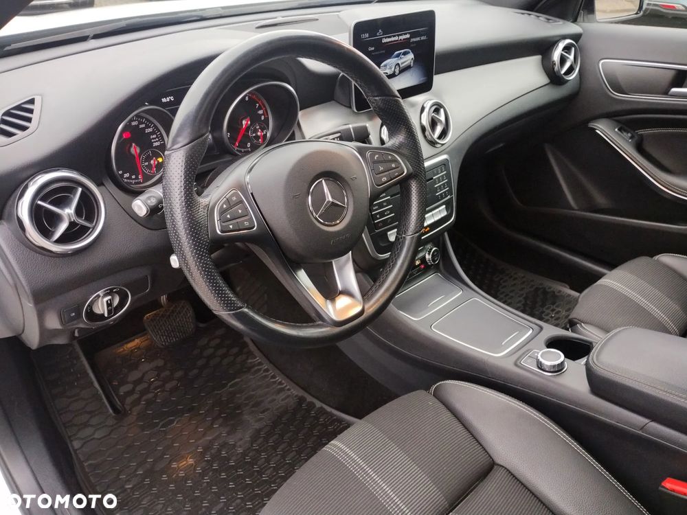 Mercedes-Benz GLA 200 7G-DCT AMG Line - 10