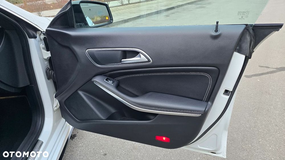 Mercedes-Benz CLA 250 4Matic 7G-DCT AMG Line - 28