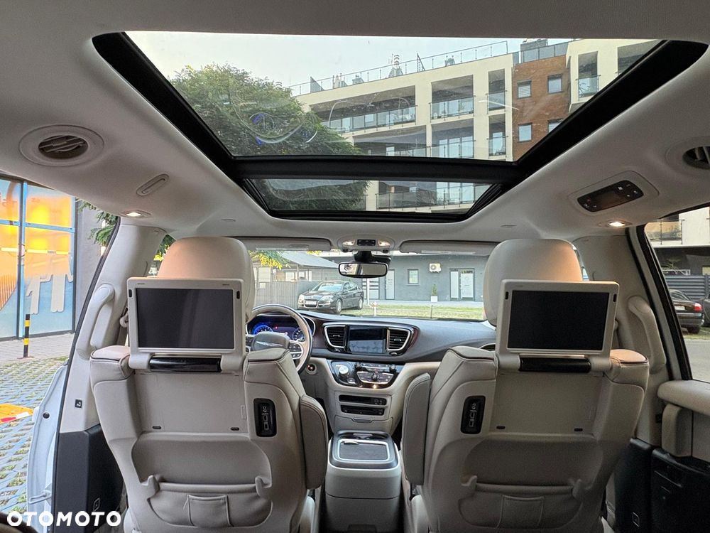 Chrysler Pacifica - 27