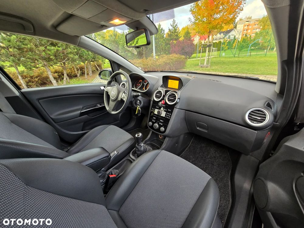 Opel Corsa 1.4 16V Cosmo - 10