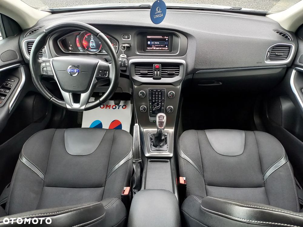 Volvo V40 D3 Momentum - 25