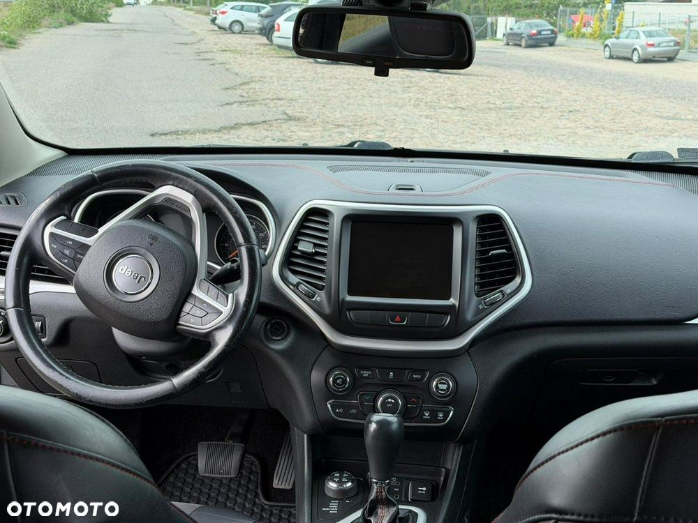 Jeep Cherokee - 11
