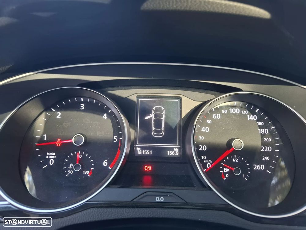 VW Passat 1.6 TDI Trendline - 33