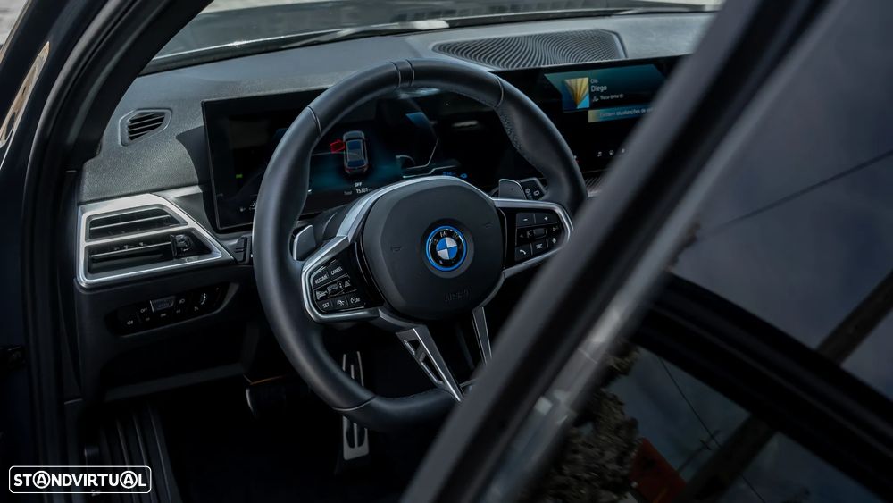 BMW 330 e Pack Desportivo M Pro Auto - 35