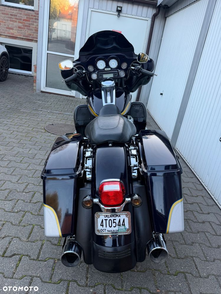 Harley-Davidson CVO Street Glide - 16