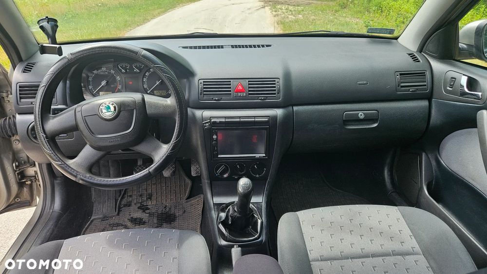 Skoda Octavia 1.6 Tour - 19