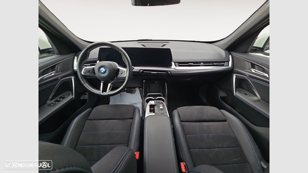 BMW ix1 xDrive30 Pack Desportivo M - 11