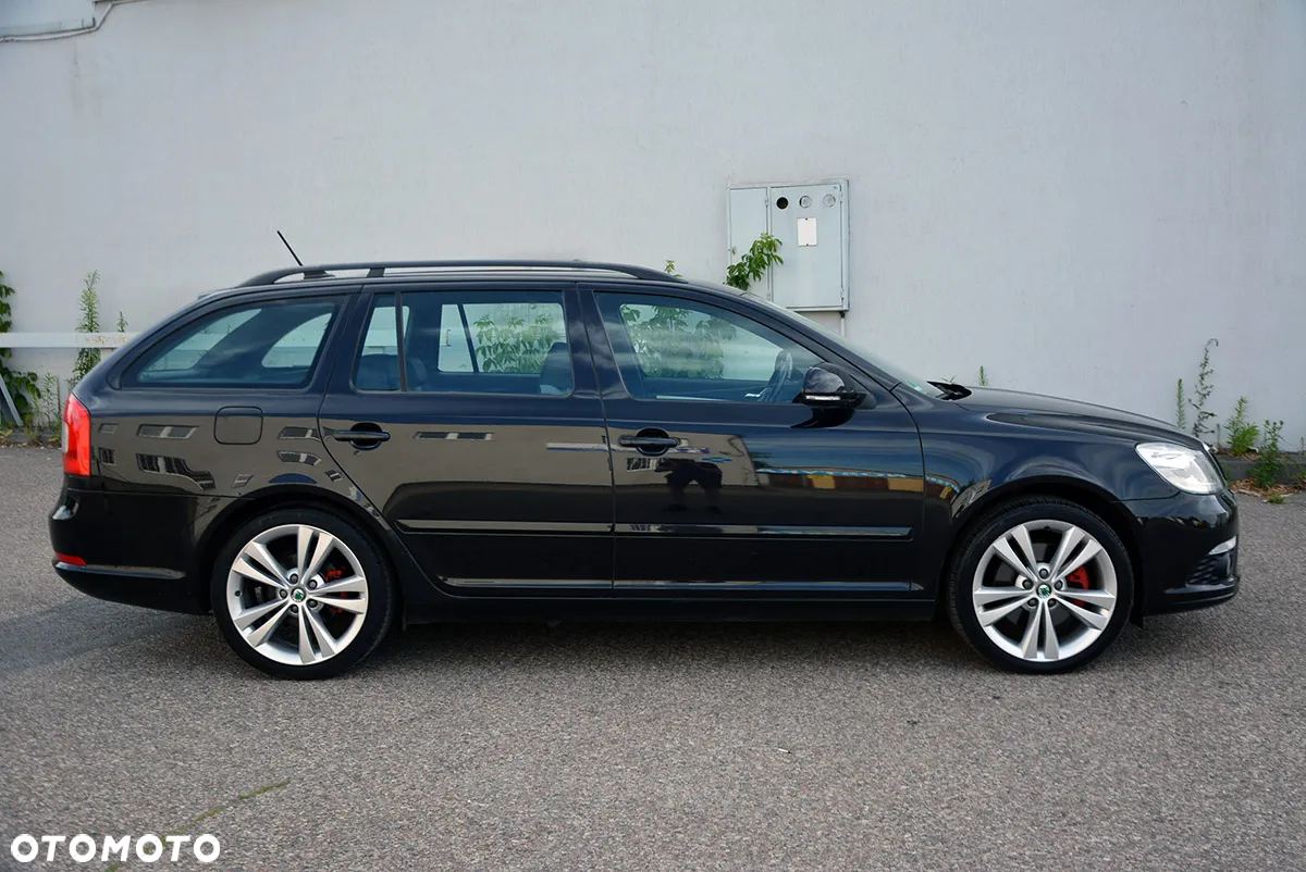 Skoda Octavia Combi 2.0 TDI CR DPF DSG RS - 5