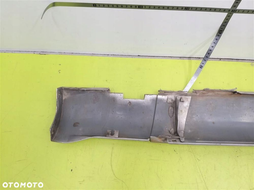 Listwa progowa ZEWNĘTRZNA lewa Dodge Magnum 2004-2008 SREBRNA - 10