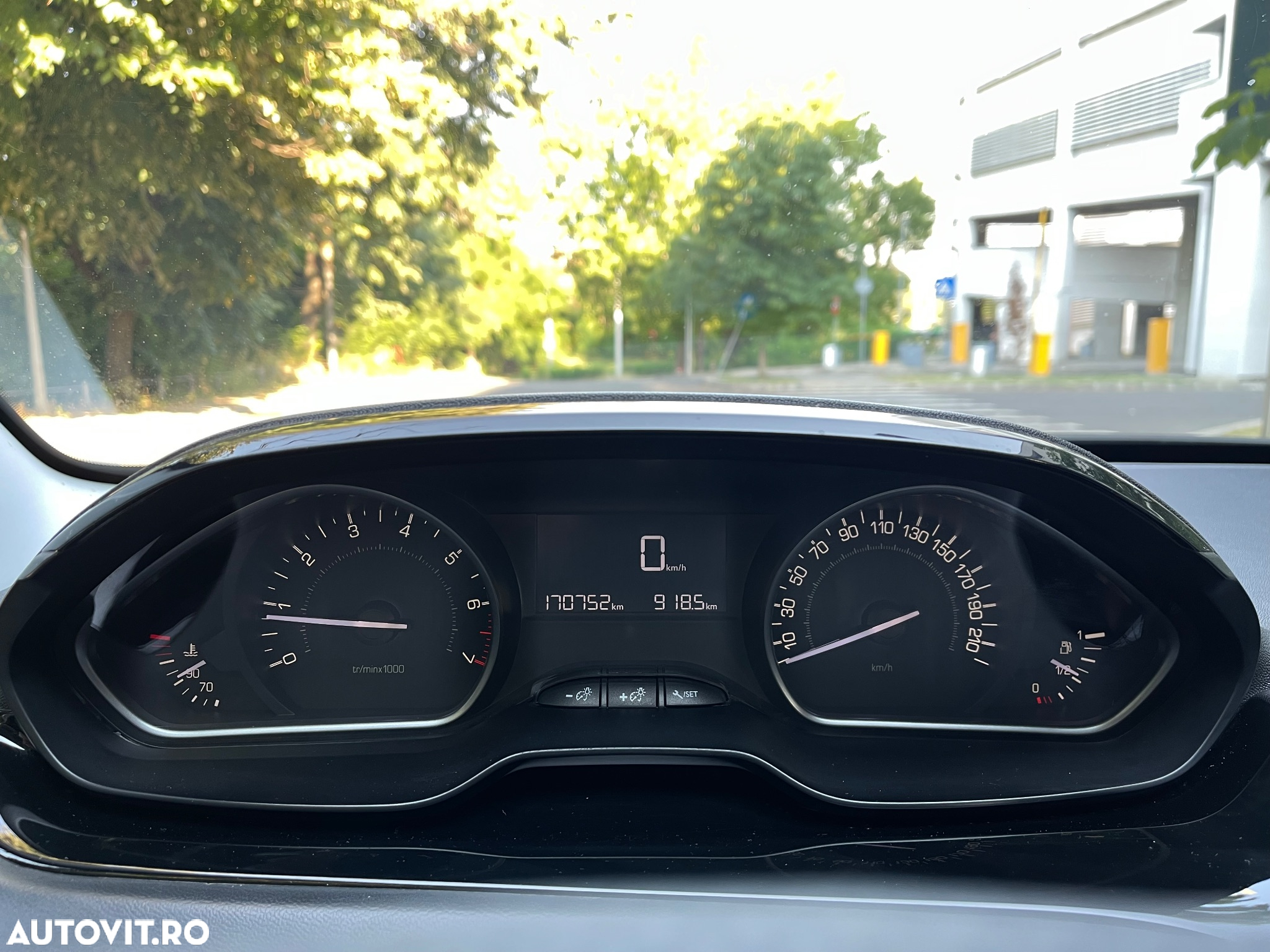 Peugeot 208 1.2 L PureTech Allure - 12