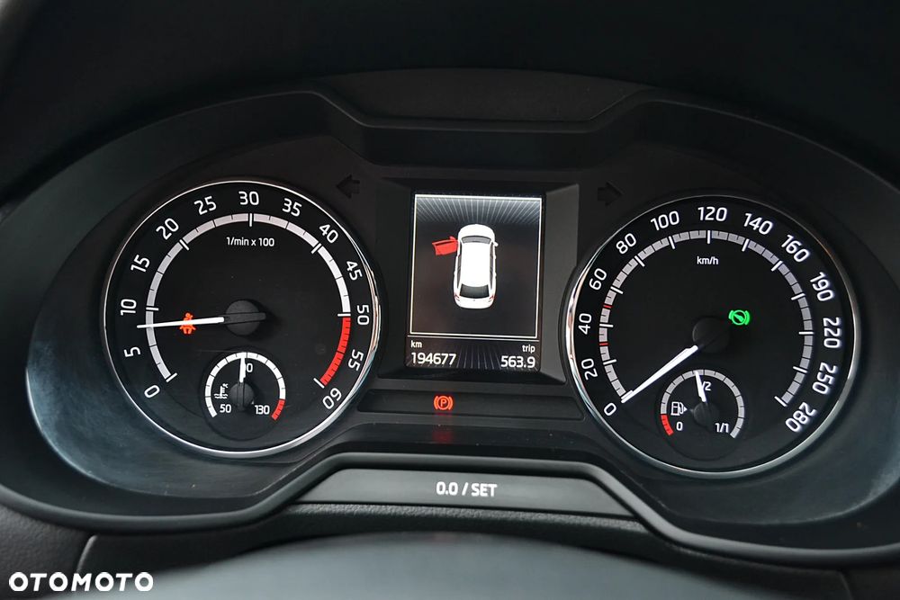 Skoda Octavia 2.0 TDI DSG RS - 29