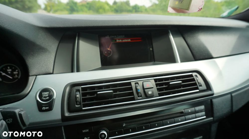 BMW Seria 5 525d xDrive Touring - 8