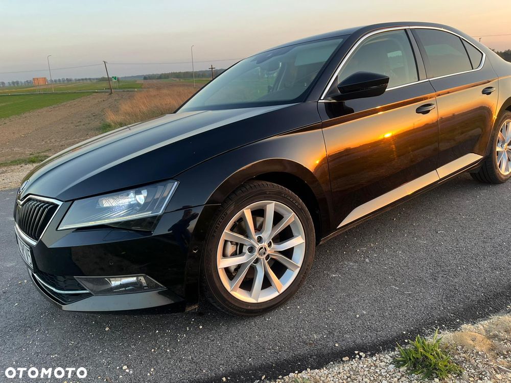 Skoda Superb 2.0 TDI DSG Sportline - 9