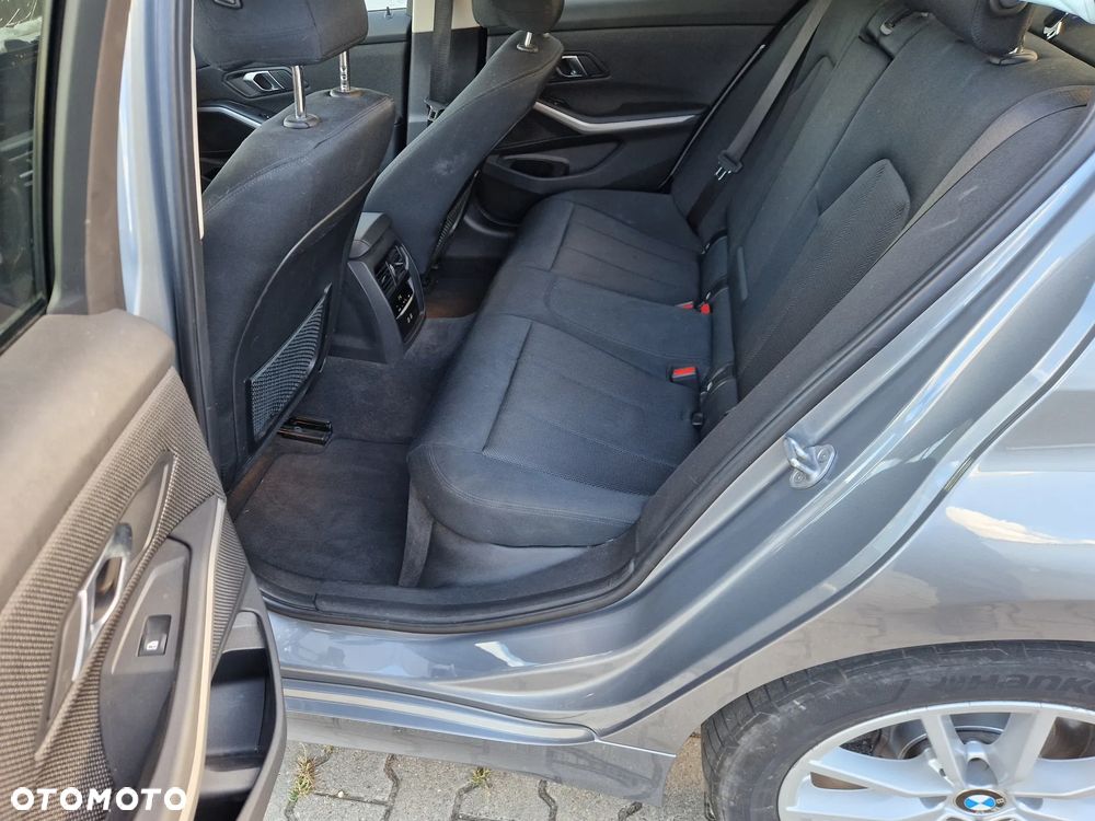 BMW Seria 3 318i - 17