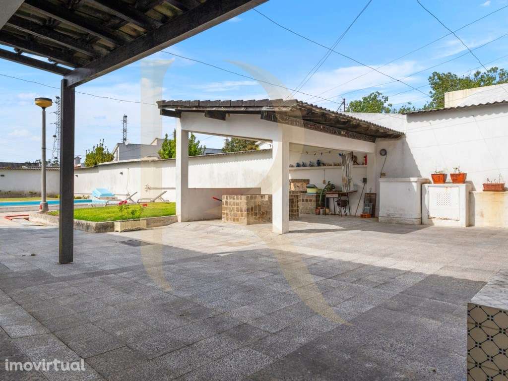 Moradia T5 com piscina e terraço - Grande imagem: 3/26