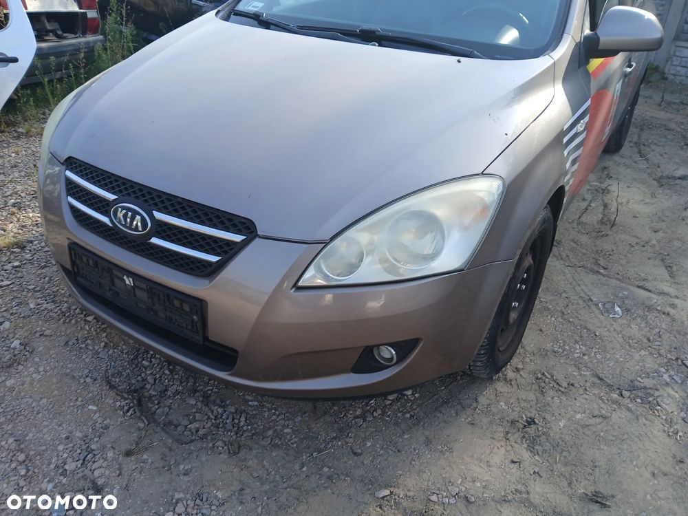 KIA CEED II 2 8Q 07R  fotel fotele kanapa deska kokpit podsufitka boczek boczki klamka podłokietnik - 1