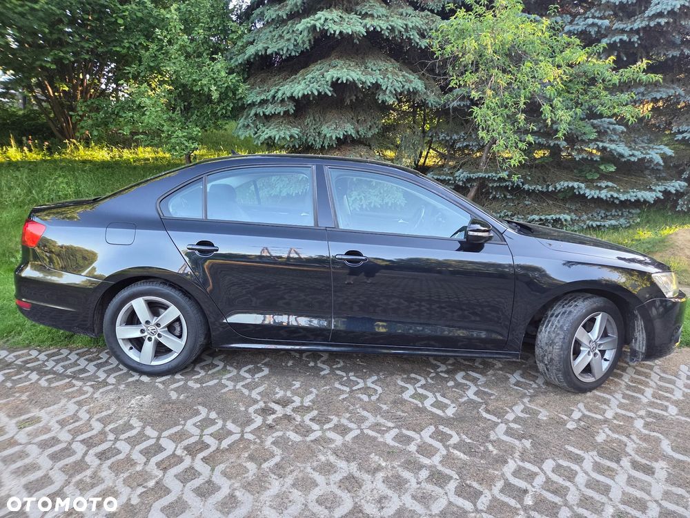Volkswagen Jetta - 4