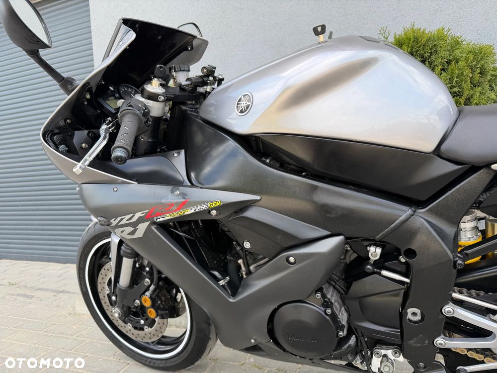 Yamaha R1 - 36