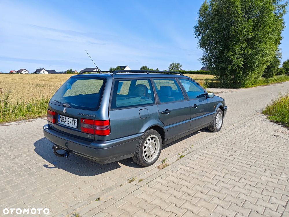 Volkswagen Passat 1.8 GL - 6