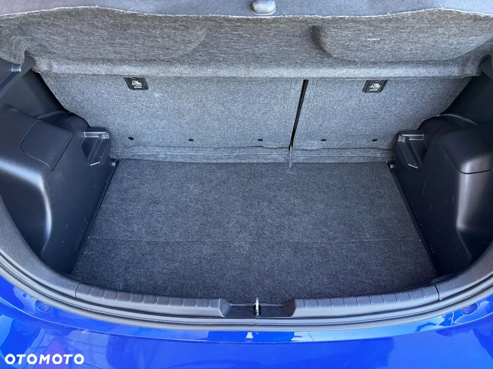Toyota Yaris Hybrid 100 Dynamic - 25