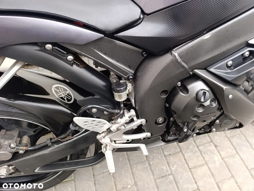 Yamaha R1 - 26