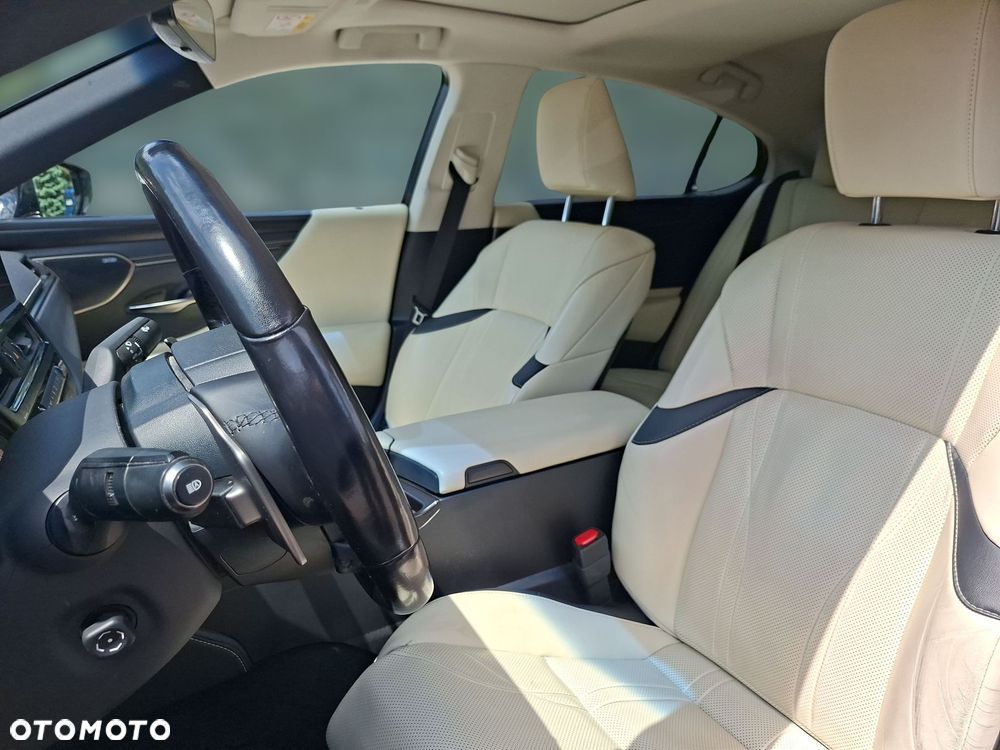 Lexus ES 300h Prestige - 10