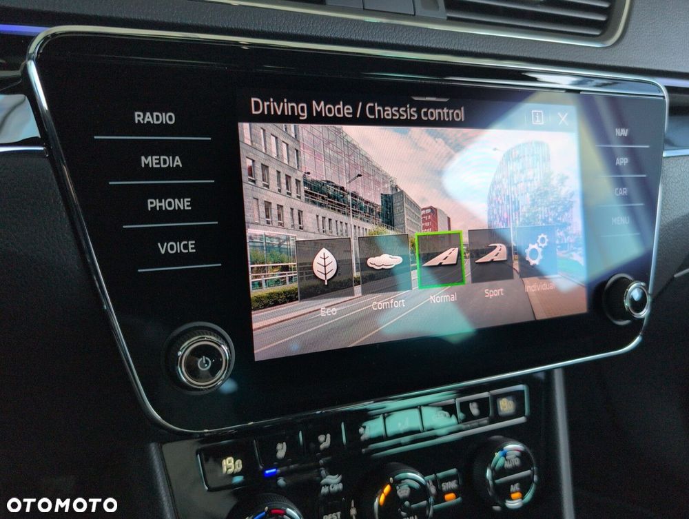 Skoda Superb 2.0 TDI SCR L&K DSG - 41