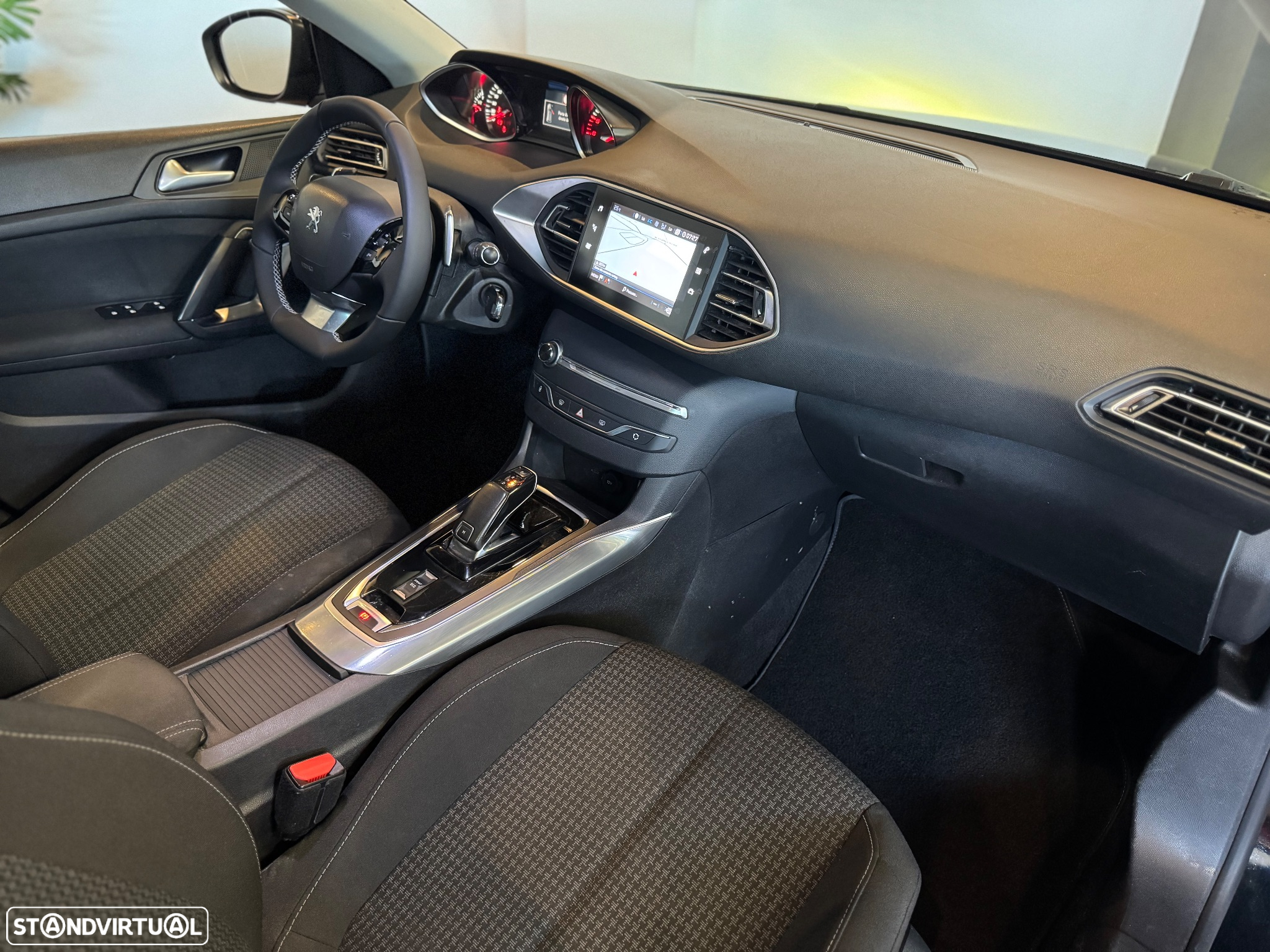Peugeot 308 SW BlueHDi 130 EAT8 Style - 30